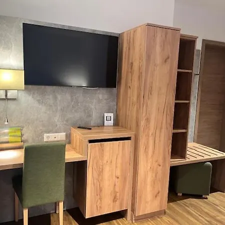 Knotenpunkt 3* مبن